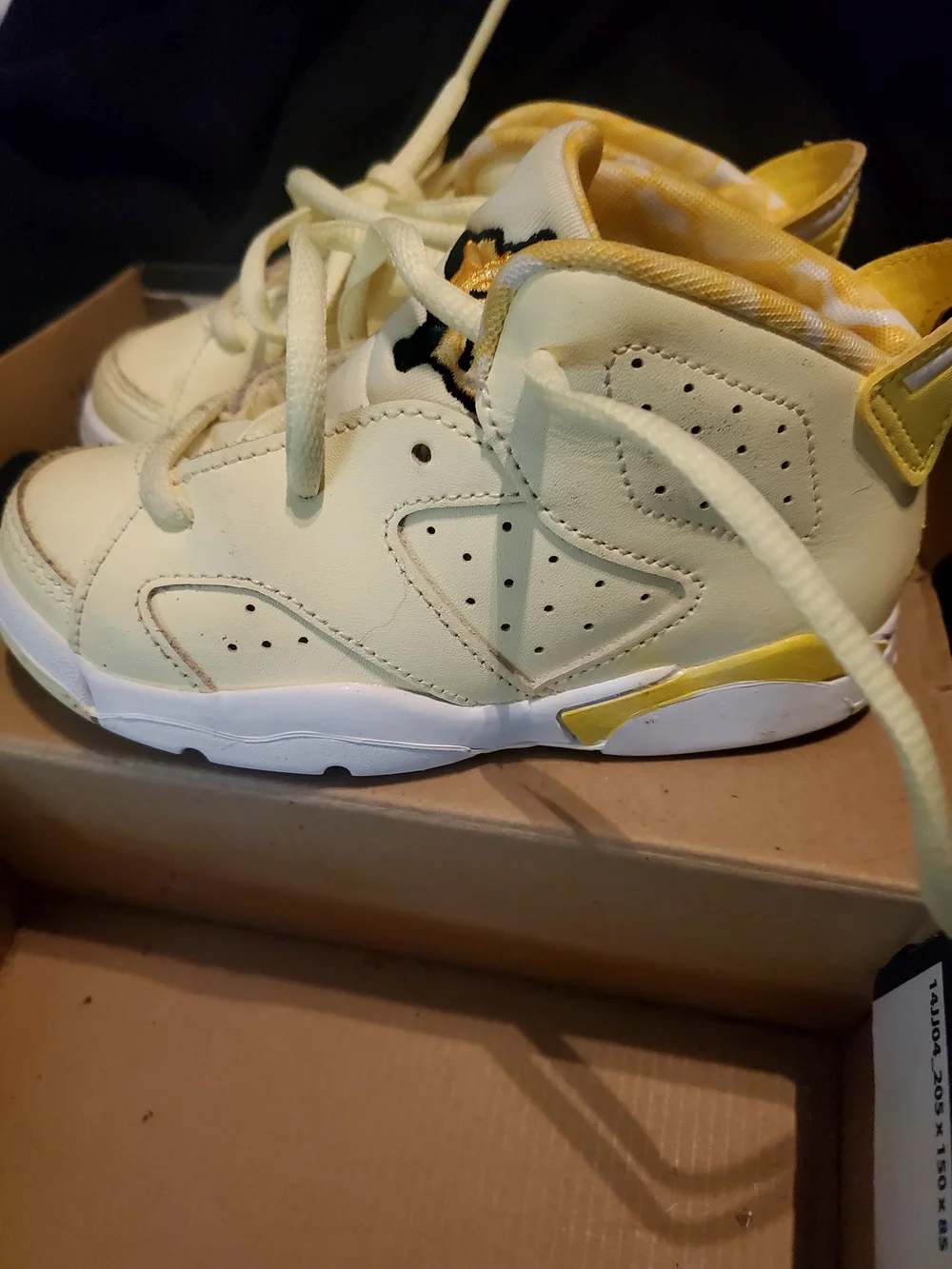 Jordan toddler Yellow High-Top Lace-Up Sneakers